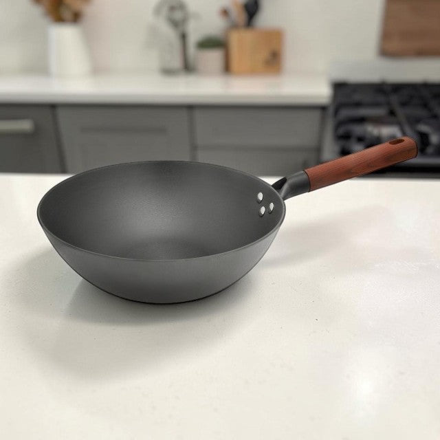 Kitchen Lightweight, Cast Iron Wok with Pre Seasoned Surface, 11.8 Inch