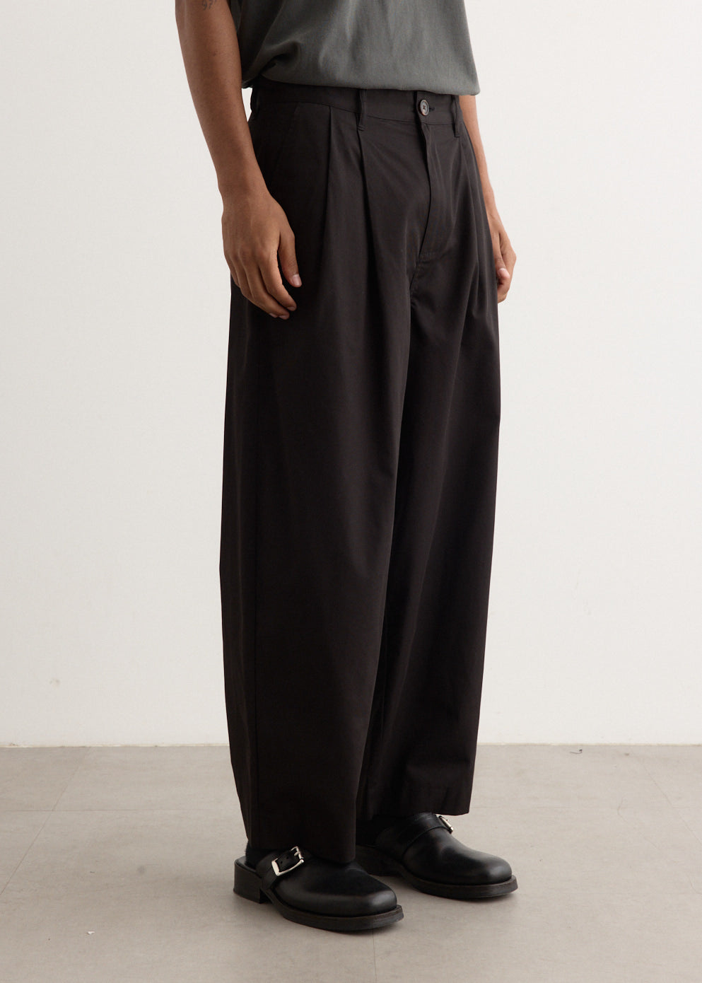Wide Leg Pleated Pants with Cotton-Lyocell Blend and Crinkle Texture