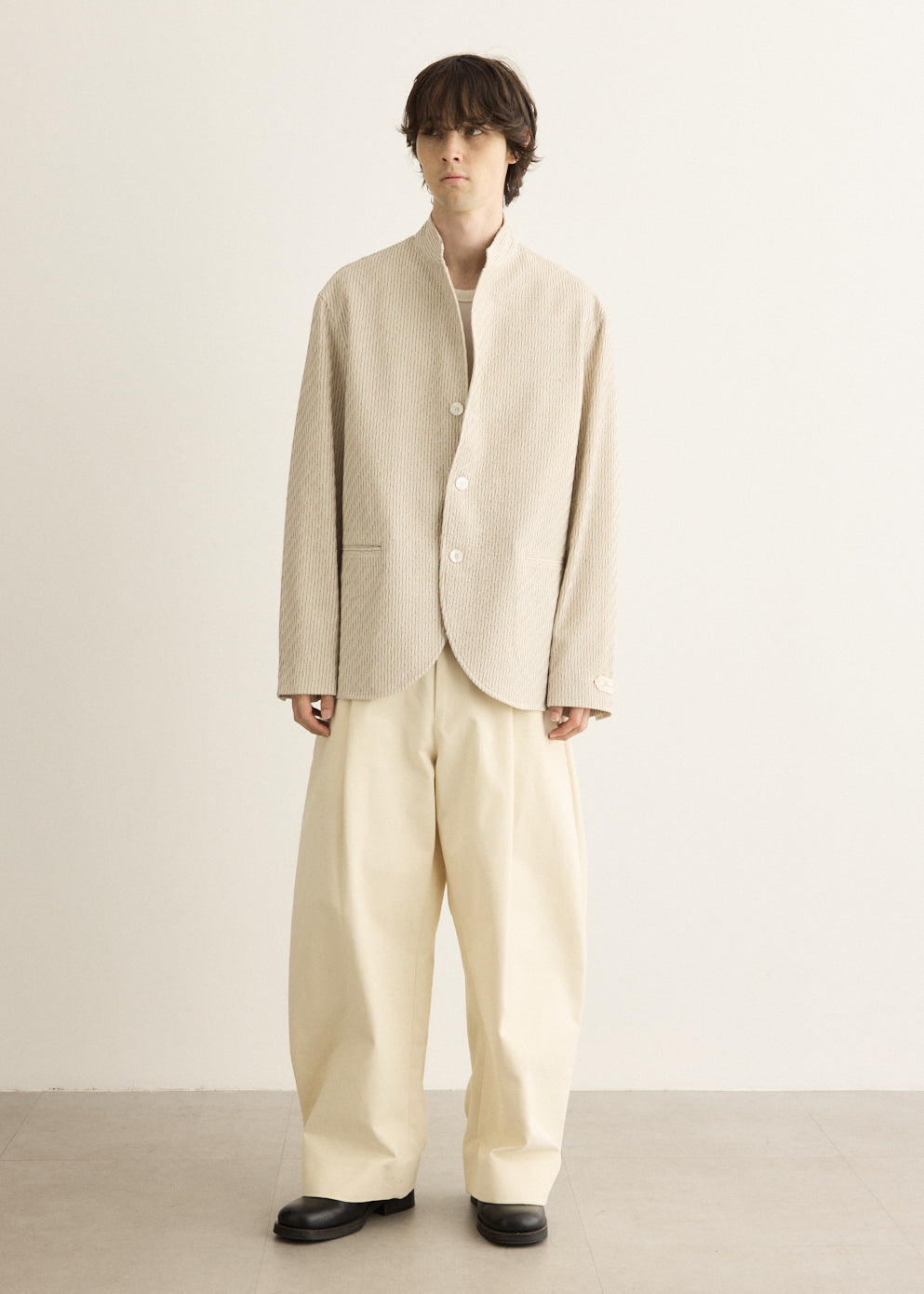 Wool Linen Blend Tailored Jacket with Mother-of-Pearl Buttons and Contrast Piping